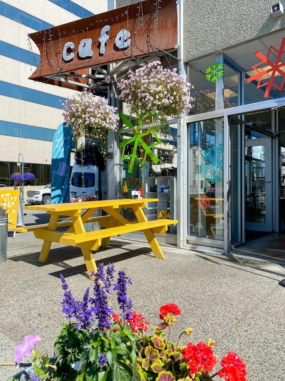 Snow City Cafe exterior with yellow picnic tables